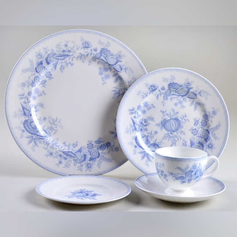 Wedgwood Seashell Blue & White Floral 5 Pc Place Setting England Coastal EUC